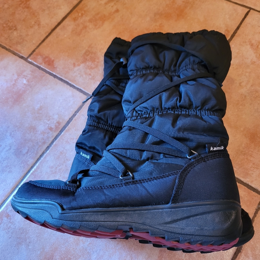Boots kamik Size 8